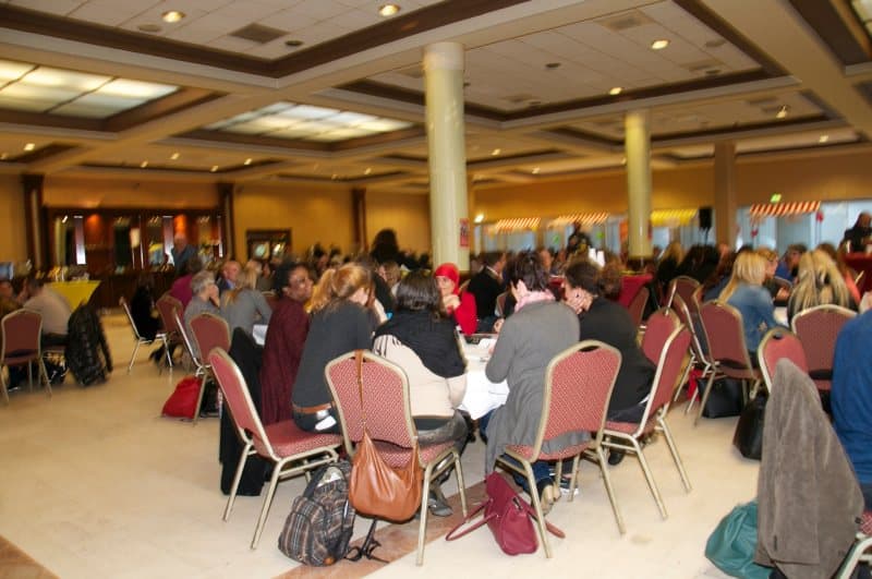 undercover acteur bij congres bijeenkomst gemeente Amsterdam