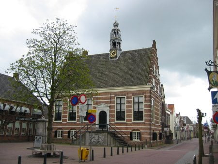 undercover acteur bij bijeenkomst theater op maat