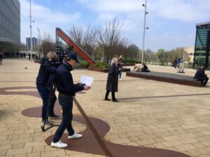 oudere actrice via huureenacteur oma bedrijfsfilm