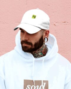 kleiding met emblemen